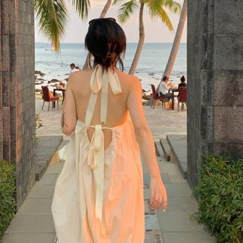 2023年夏季沙灘裙海邊度假超仙設計感小眾氣質掛脖露背無袖連衣裙