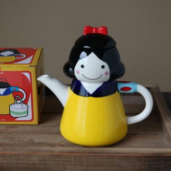 W1962出口日本陶瓷創意造型手繪釉下彩白雪公主茶壺杯套組/帶茶漏