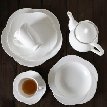 W1962出口歐洲高端骨瓷白色梅花形狀餐盤/優雅花瓣平盤茶壺咖啡杯