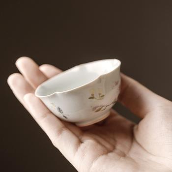 中式擬古青釉小碎花薄胎花口杯家用陶瓷仿古單杯功夫茶具茶杯40ML
