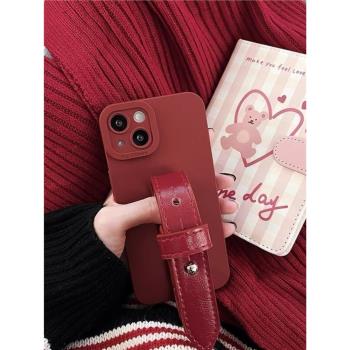 酒紅色氣質手腕帶適用蘋果15promax手機殼14pro個性iphone16pro時髦13女蘋果12/11高階感xs簡約xr保護殼8plus