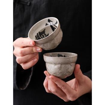 草木灰錦鯉浮雕主人杯品茗杯手工陶瓷功夫茶具小茶杯單個喝茶杯子