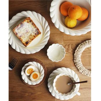 韓國ins奶油白浮雕陶瓷餐具 高溫素瓷家用菜碟湯碗魚盤咖啡早餐杯