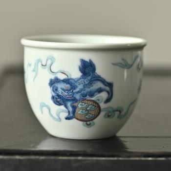 陶瓷青花獅子中式復古品茗杯斗彩