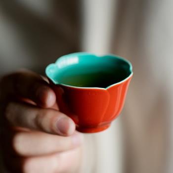 故宮紅陶瓷品茗杯家用茶杯中式簡約主人杯單杯功夫茶具葵口杯