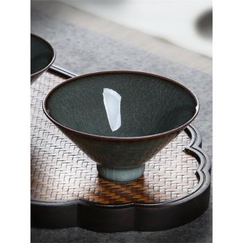 青瓷品茗杯家用哥窯鐵胎主人杯陶瓷功夫茶具茶杯斗笠杯冰裂小茶碗