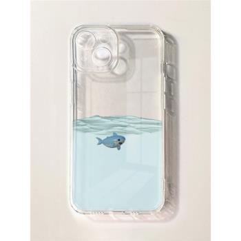 可愛深海小鯊魚適用蘋果14pro手機殼iPhone13promax趣味15mini/11個性7plus/8插畫xr6s簡約xsmax透明se保護套