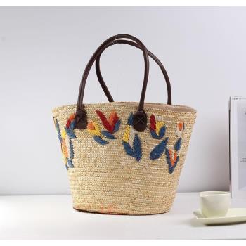 .New style fresh embroidered straw handmade beach bag for女