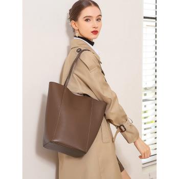 新款棕色水桶包大容量簡約韓版軟牛皮托特包高級感輕奢女士單肩包