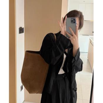 小眾設計麂皮大容量通勤單肩手提水桶包高級感tote托特包