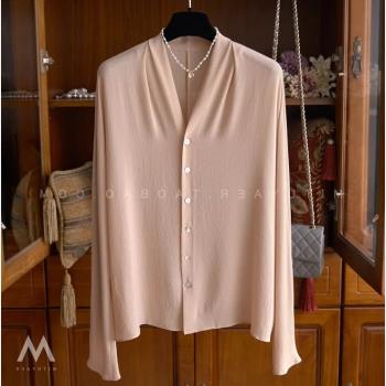 今年流行法式高級感女裝早秋季優雅氣質V領粉色天絲雙縐長袖襯衫