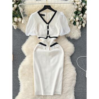 小香風白色連衣裙女設計感撞色V領排扣修身中長款通勤氣質包臀裙