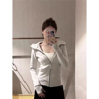 格雷系穿搭灰色運動短款衛衣外套女春秋2025新款加絨加厚連帽上衣