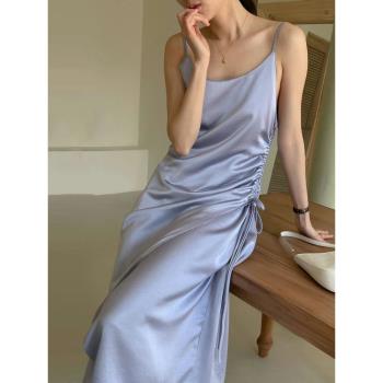 夏季新款連衣裙女chic法式高級感氣質優雅珠光藍褶皺設計感吊帶裙