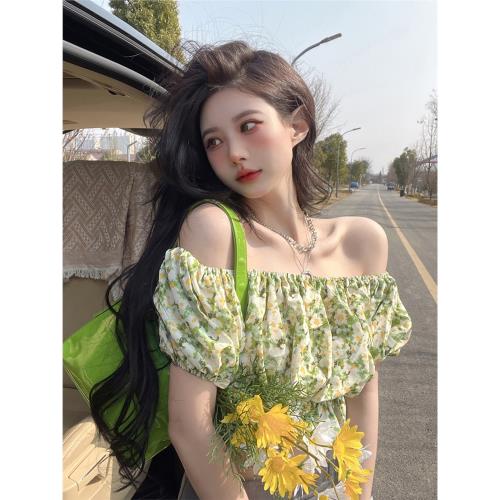 日系純欲風一字肩短款上衣女2025夏季新款小眾泡泡袖碎花短袖襯衫