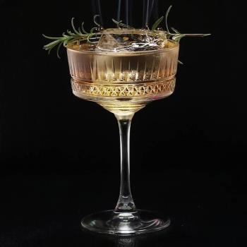 .Gin tonic cocktail glass crystal glass goblet gin