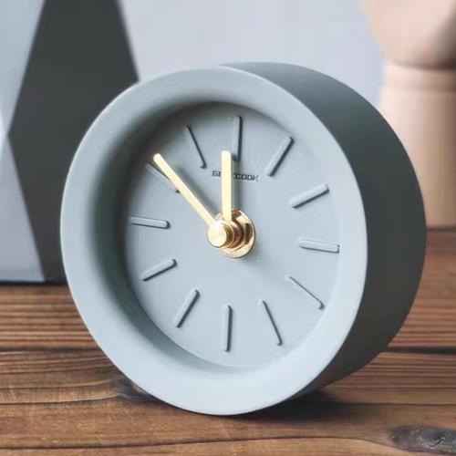 復古loft簡約水泥靜音座鐘臥室ins床頭時鐘北歐小臺鐘擺件石英鐘