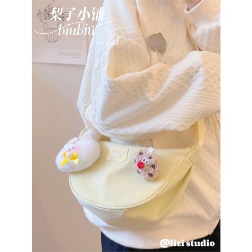 新月形包包斜挎包女多巴胺小眾設計尼龍布水餃包寬肩帶休閑單肩包