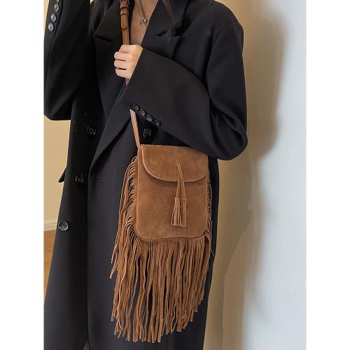 小眾設計包包女秋冬百搭2025新款磨砂復古單肩斜挎包高級感流蘇包