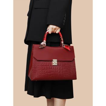 高級感紅色包包大氣品牌中年女士媽媽結婚包大容量婆婆斜挎手提包