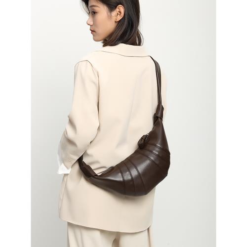 牛角包斜挎包女質感餃子包秋季新款小眾設計高級感時尚慵懶可頌包