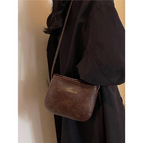 今年流行小包包女式2025新款時尚百搭單肩斜挎包復古水桶包手機包