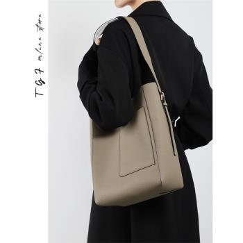 TGF包包女士2024新款高級質感小眾設計牛皮大容量通勤水桶托特包