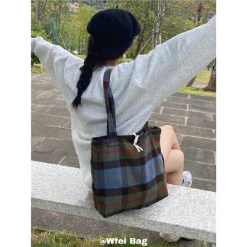 Wfei秋冬復古羊毛格紋托特包大容量小眾通勤單肩包小個子毛呢包女
