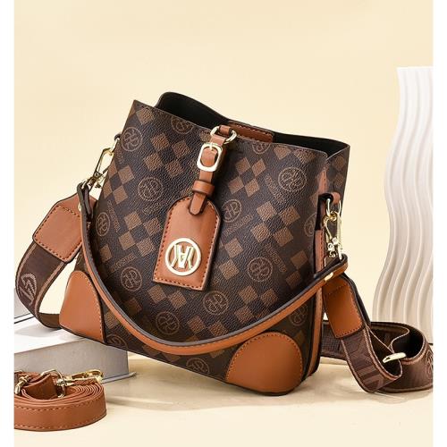 2023秋季百搭新款女士斜跨包大容量外出單肩手提包時尚水桶包印花