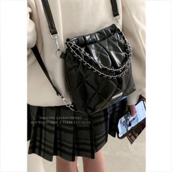 小香風雙肩包包女2024新款潮時尚菱格鏈條水桶包百搭單肩揹包書包