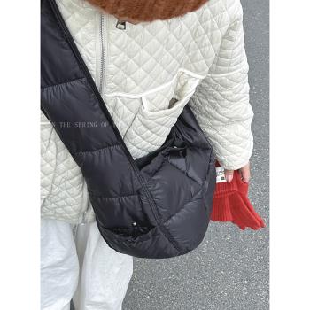 菱格羽絨包包秋冬女2023新款潮韓國尼龍布馬鞍包百搭大容量斜挎包