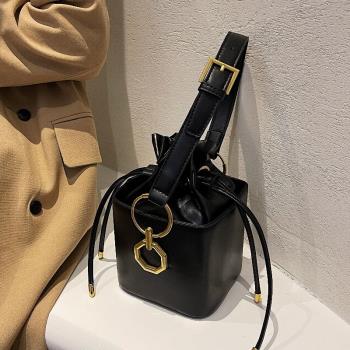 高級感小眾設計盒子包包女2022新款時尚復古手提小方包抽繩水桶包