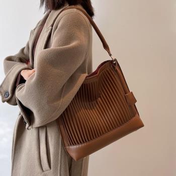 高級感小眾設計包包大容量女2021新款潮時尚單肩斜挎包褶皺托特包