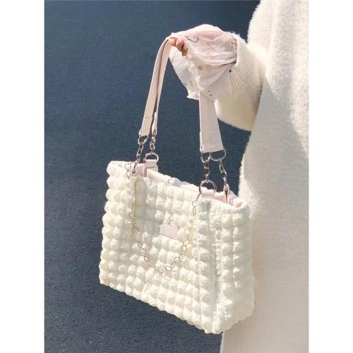 今年流行奶呼呼云朵泡芙包包女2025新款大容量通勤托特包單肩包潮