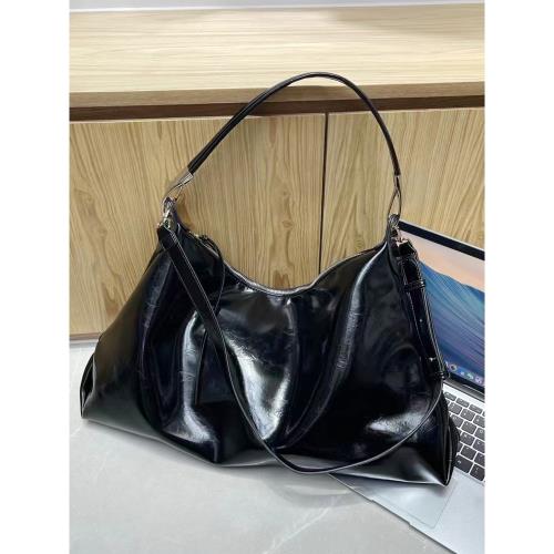 通勤大容量餃子包輕奢時尚百搭氣質女包高級感洋氣油蠟皮單肩包潮