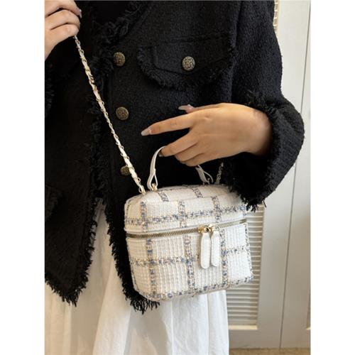 迷你小包包女2023秋冬新款時尚呢子單肩小方包爆款鏈條斜挎水桶包