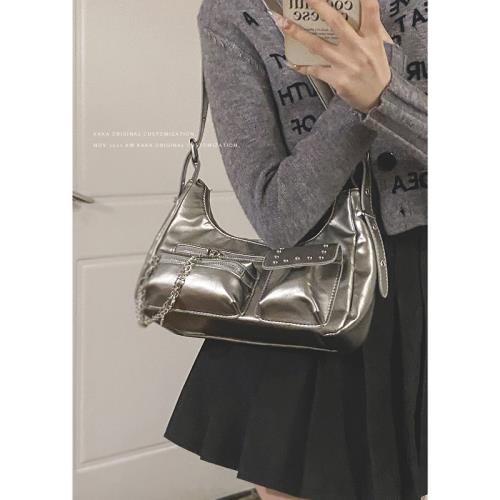 質感小眾腋下包包女2024春季新款潮酷銀色法棍包百搭單肩斜挎包