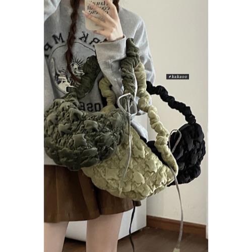 秋冬絲絨羽絨包包女2023新款潮韓國馬鞍包大容量斜挎包褶皺腋下包