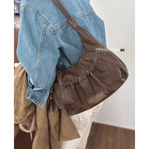 美拉德復古腋下包包女2023新款潮中古褶皺法棍包百搭大容量手提包