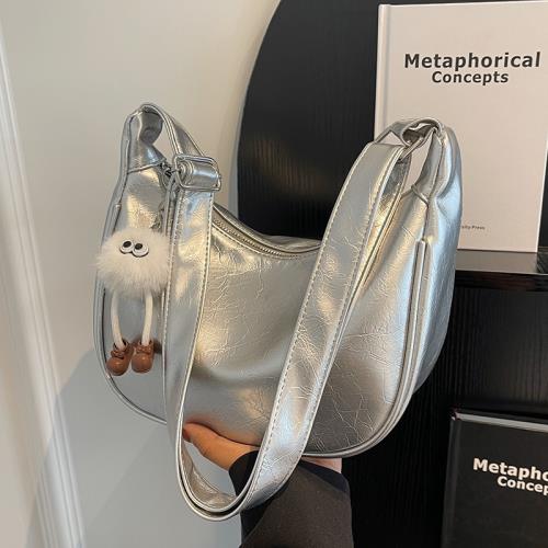 今年流行包包2023新款包包高級質感小眾銀色餃子包百搭單肩斜挎包