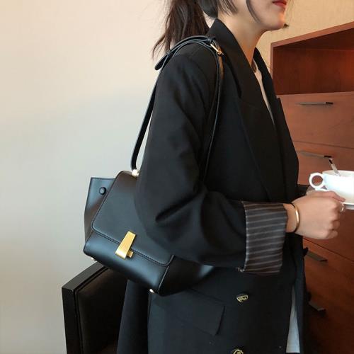 法國小眾包手提包翅膀包女2025新款百搭高級感單肩斜挎流浪秋千包