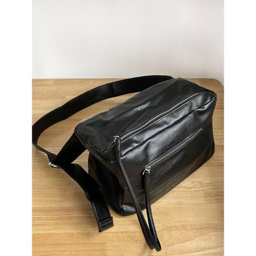 ok設計感皮革斜挎包男士方形立體小眾個性大容量背包機車騎行包女