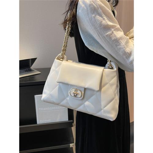 今年流行簡約小包包女2025春季新款菱格鏈條新月包小眾時尚單肩包