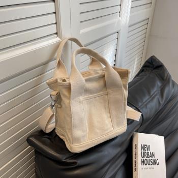 今年流行小包包女秋冬2022新款時尚帆布寬帶斜挎包爆款手提水桶包