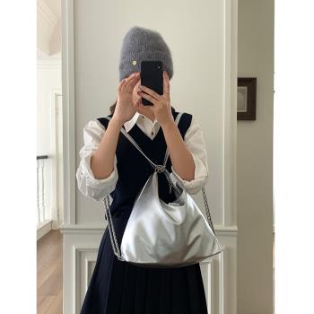 韓國雙肩包包女2023新款潮時尚鏈條水桶包學生上課大容量托特大包