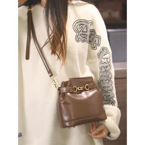 小眾設計包包女式2024新款秋冬超火高級感今年流行女款斜挎水桶包