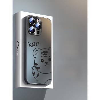 可愛老虎適用蘋果15手機殼新款iPhone13卡通全包14磨砂玻璃15promax帶鏡頭膜12高階感小眾11情侶簡約plus創意