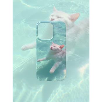 游泳貓咪手機殼適用iPhone15promax蘋果14菲林13簡約12可愛16華為mate60榮耀P70小米vivox100s一加opporeno11