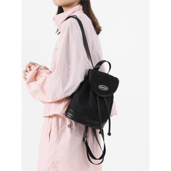 時尚出行尼龍布雙肩包女2023新款小型輕便水桶抽帶小背包迷你包包