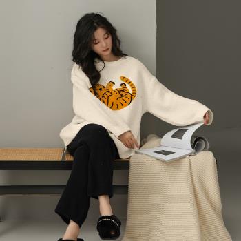 珊瑚絨女冬季加厚貓咪刺繡睡衣